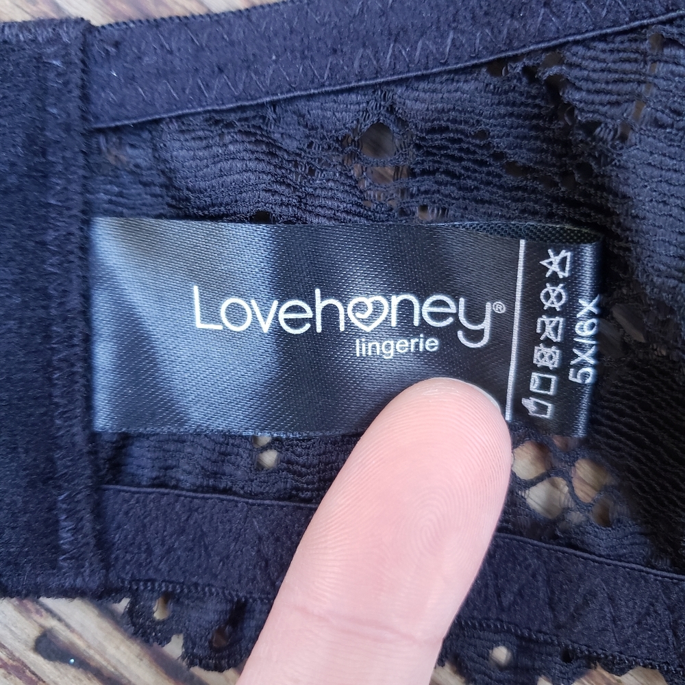 Love Honey Lingerie Black Lace Bra With Underwire and Unique Straps - 5X/6X - Picture 9 of 12